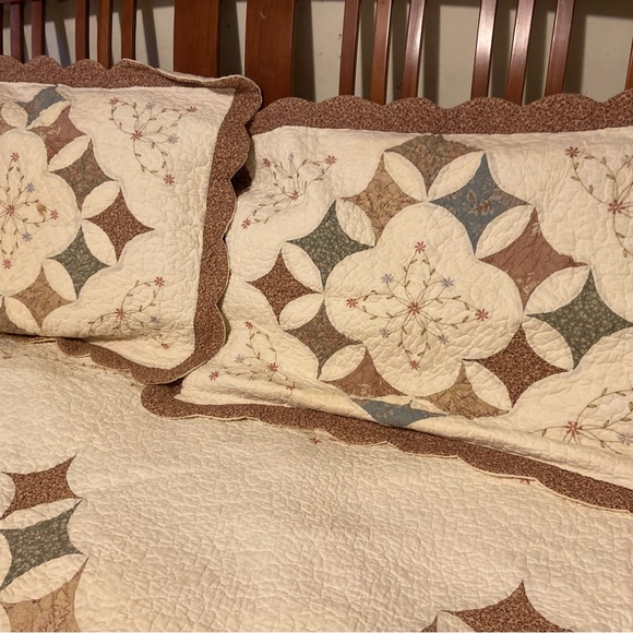 Home Classics Queen Size Quilted Coverlet and Matching Pillow Shams - Picture 11 of 13